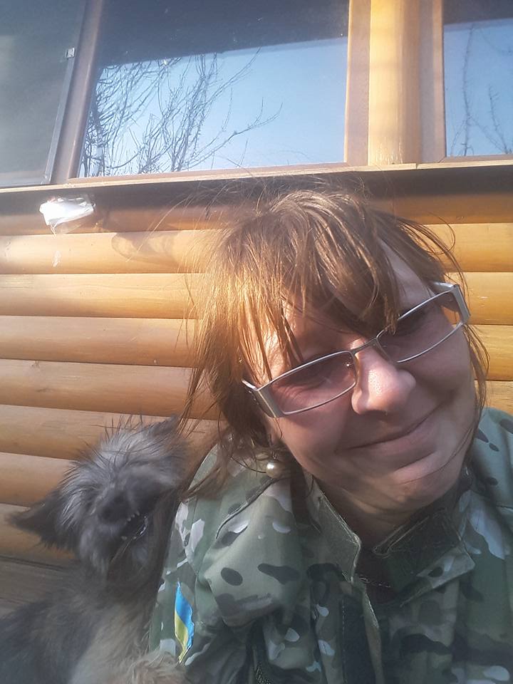 Миколаївські волонтери похизувались фото фронтових котів та собак в зоні АТО - фото 2