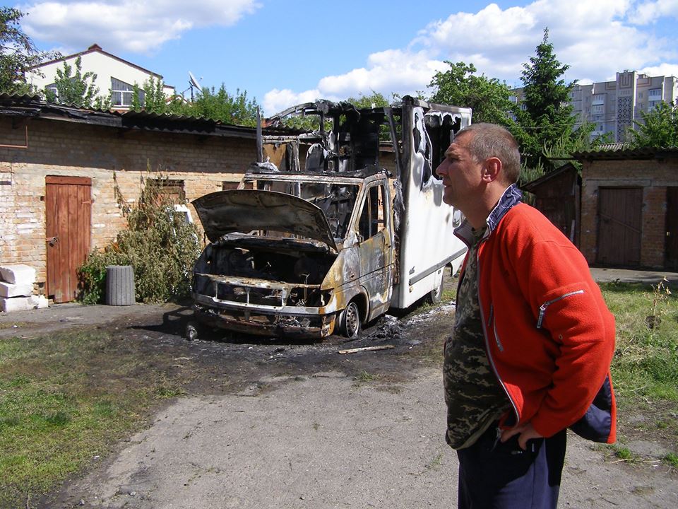 Вінницькому волонтеру спалили автівку - фото 1