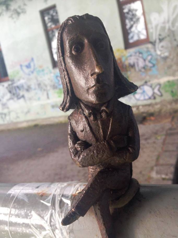 Вандали в місті: Кому заважають міні-скульптурки Ужгорода - фото 7
