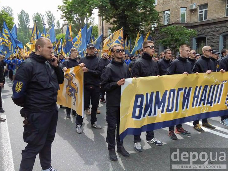 Полк "Азов" на марші до Ради (ФОТОРЕПОРТАЖ) - фото 4