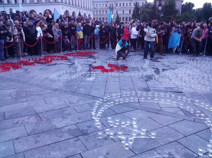 Як у Києві на Майдані вшановують пам'ять депортованих кримських татар - фото 4