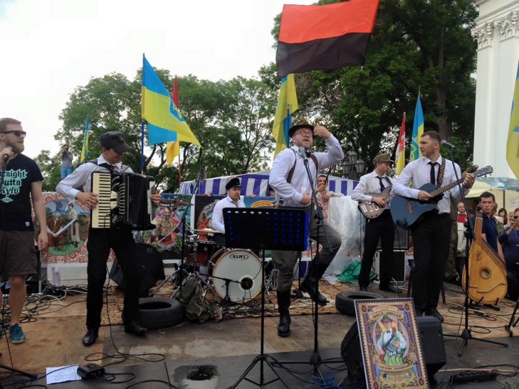 На "антитруханівському майдані" в Одесі виступив Орест Лютий - фото 7