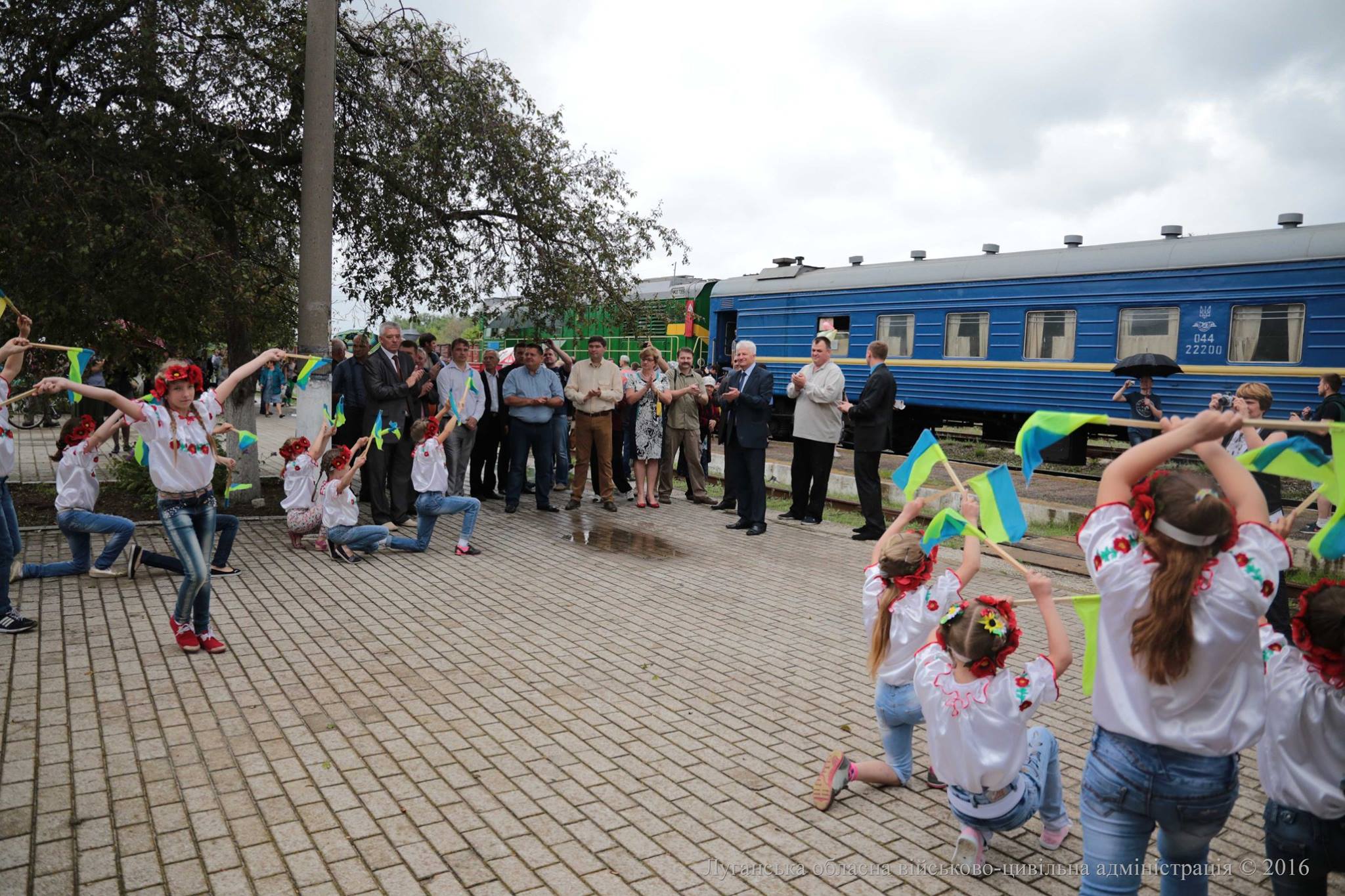 На Луганщині відновлений приміський поїзд зв'язав п'ять районів (ФОТО) - фото 2
