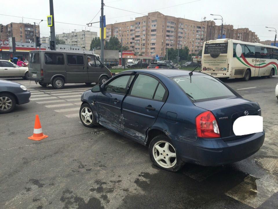ДТП на Одеській - водії не можуть вирішити, хто винний  - фото 2