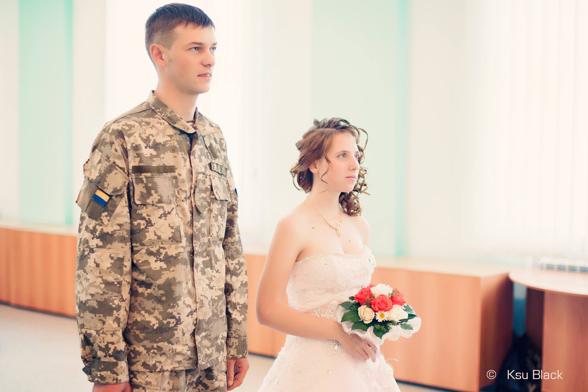 На передовій одружилися військовий і волонтер - фото 2