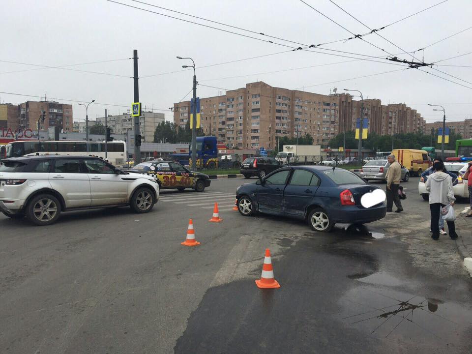 ДТП на Одеській - водії не можуть вирішити, хто винний  - фото 1