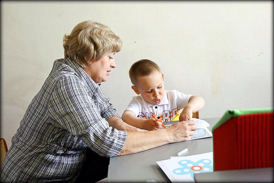 Нестрашний діагноз: Як у єдиному на Луганщині центрі реабілітують "сонячних дітей" - фото 2