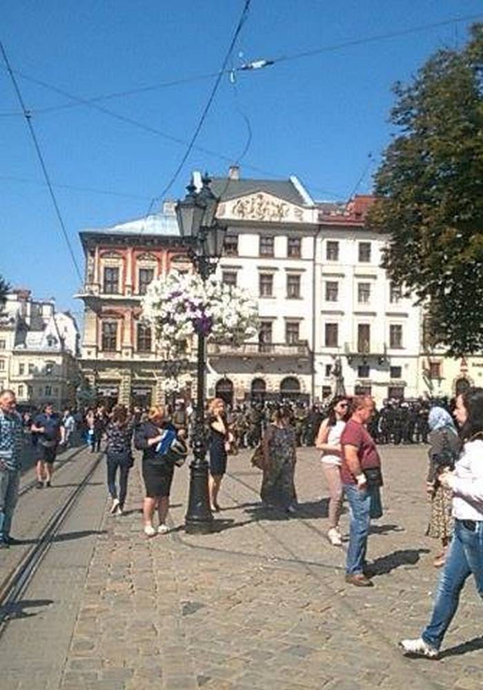 Спецпризначинці оточують площу Ринок у Львові - фото 1