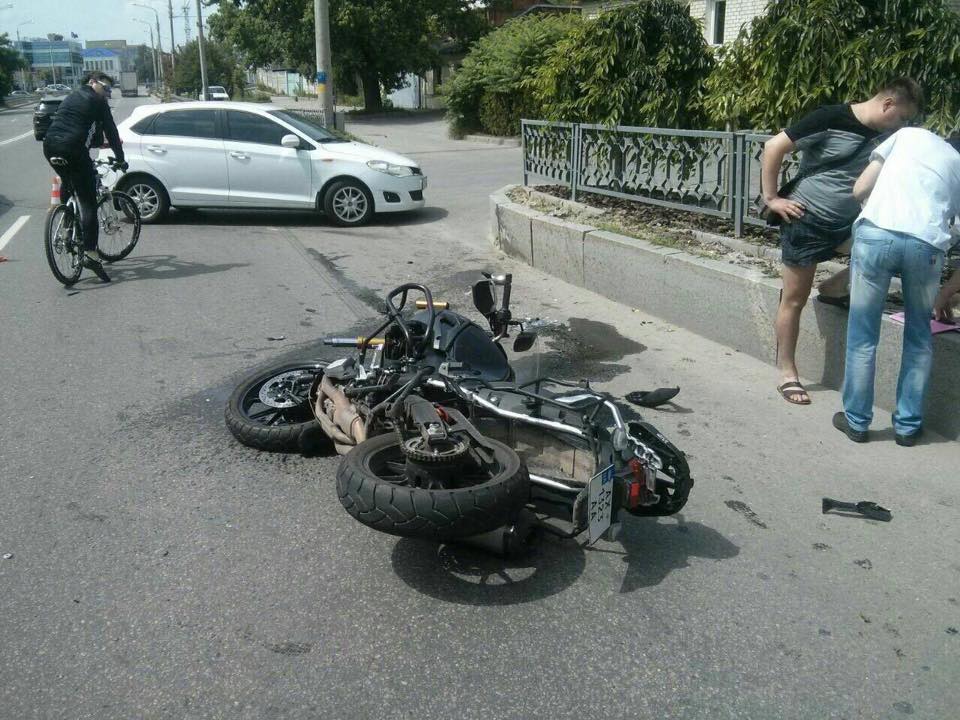 У Харкові водій авто покалічив мотоцикліста  - фото 1