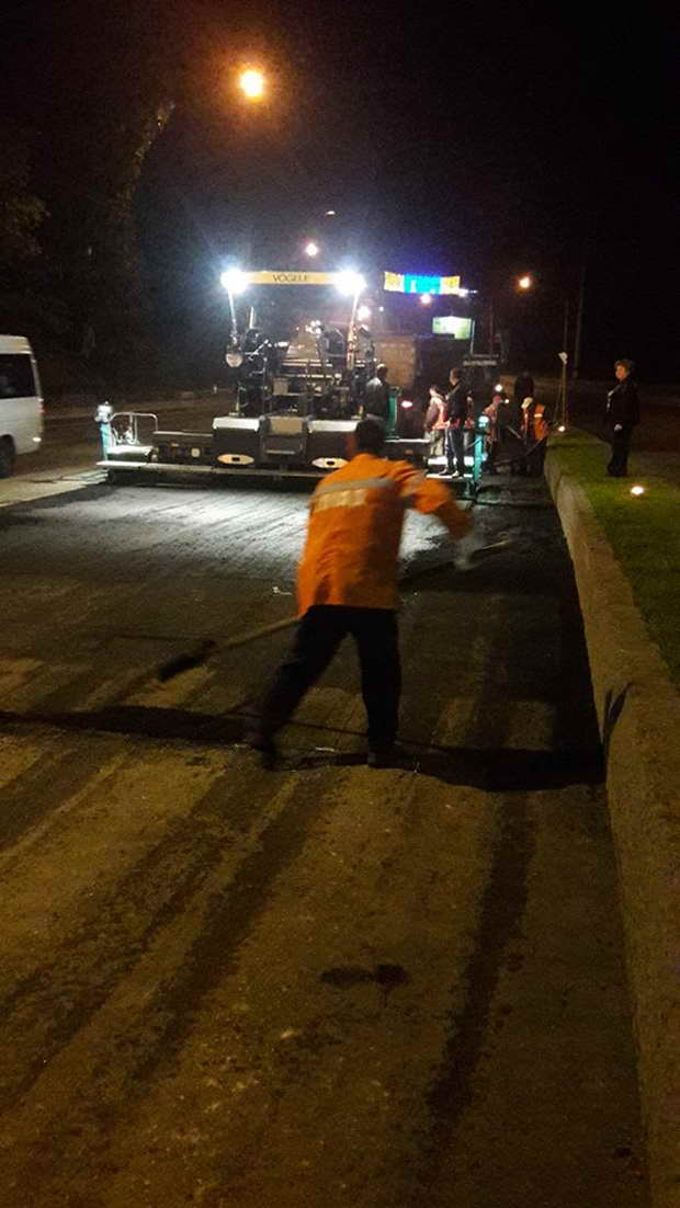 Запорізькі дороги тепер ремонтують вночі - фото 2