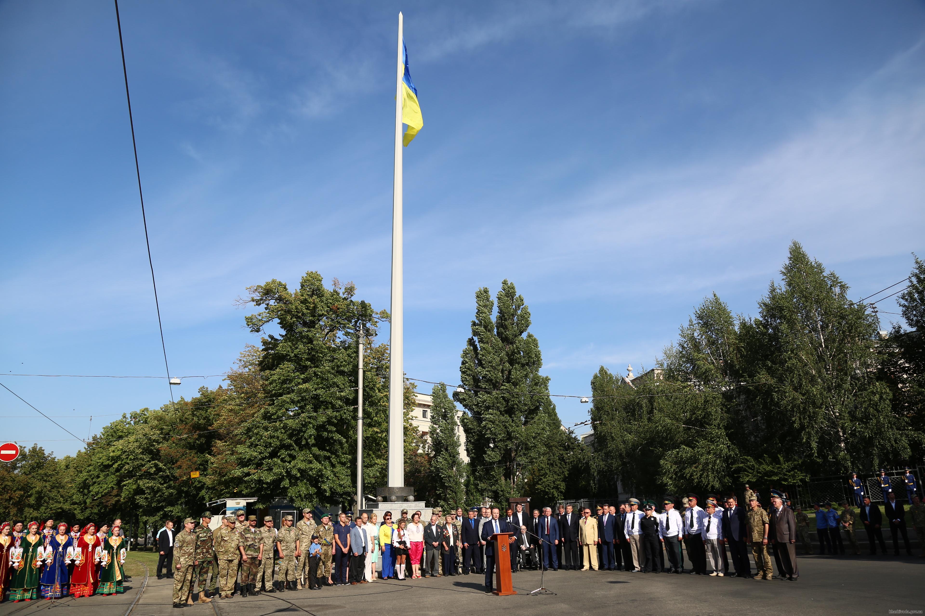 На найвищому флагштоці Харкова підняли прапор України  - фото 2