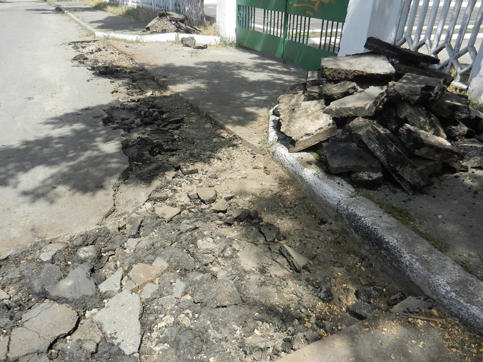 Київська фірма "відремонтувала" дороги в Миколаєві брудом
