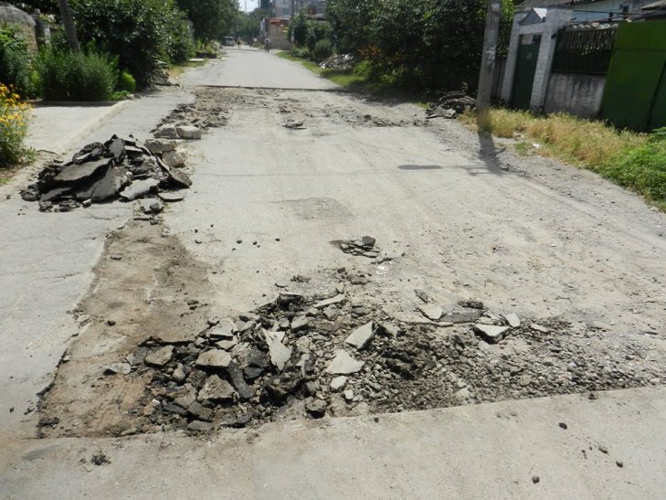 Київська фірма "відремонтувала" дороги в Миколаєві брудом