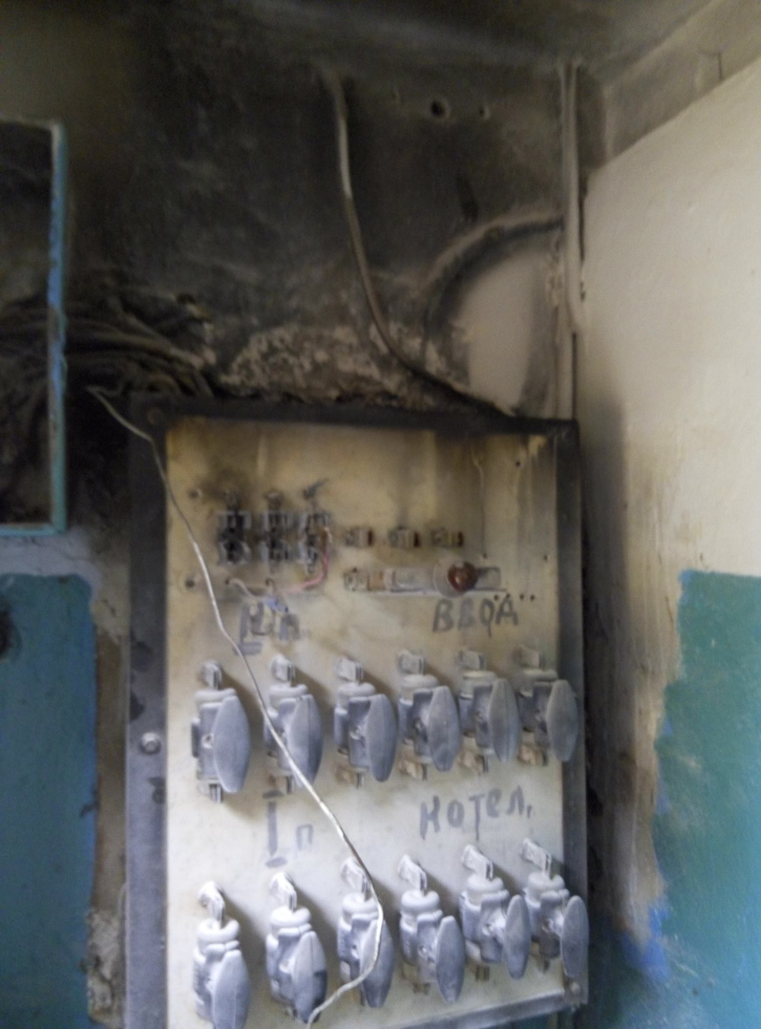 У Миколаєві в житловому будинку вибухнув електрощит - фото 1