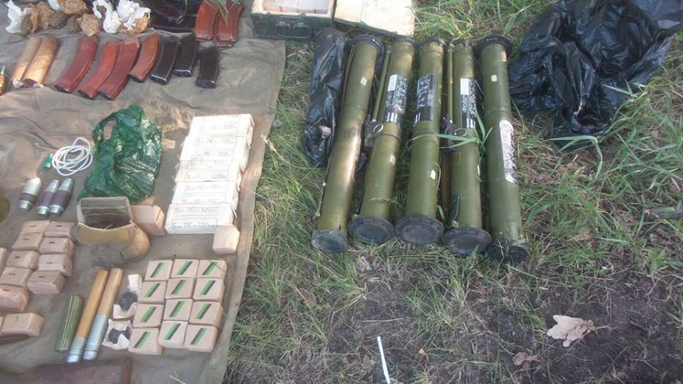 Потужний арсенал боєприпасів, який знайшли на Харківщині, ввезли з Росії для здійснення терактів, - СБУ - фото 3