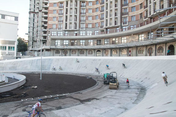 Як столичний велотрек наповнили світлом - фото 4 Як столичний велотрек наповнили світлом - фото 4