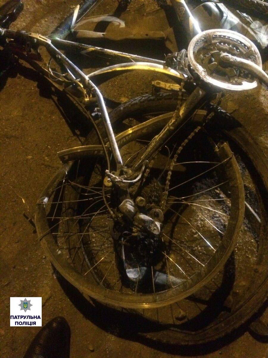 У Миколаєві Mitsubishi збив велосипедиста та втік - фото 2