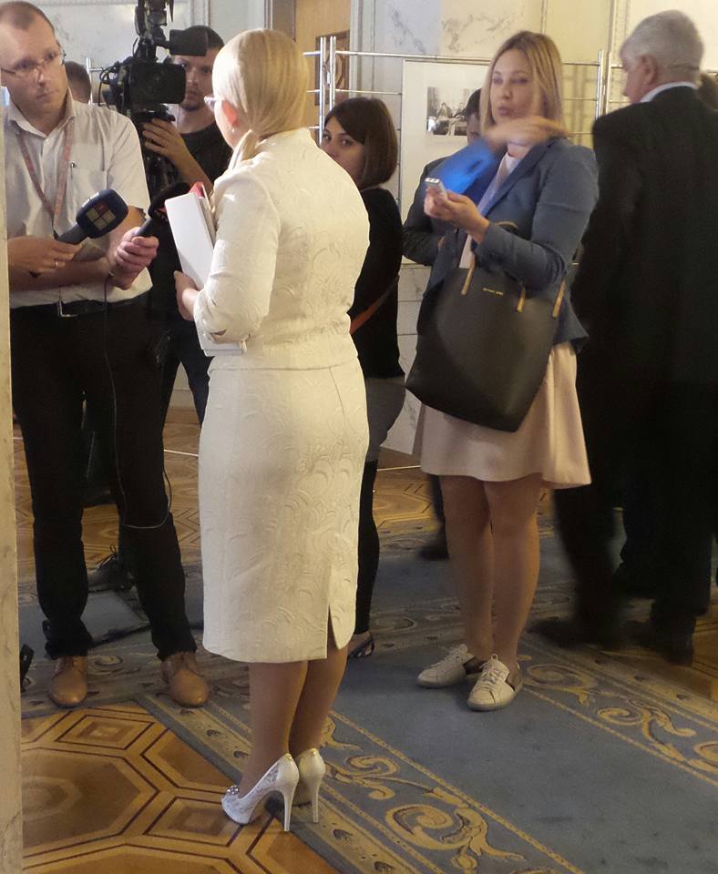 Тимошенко вбралася у Раду в звабливі черевики  - фото 1