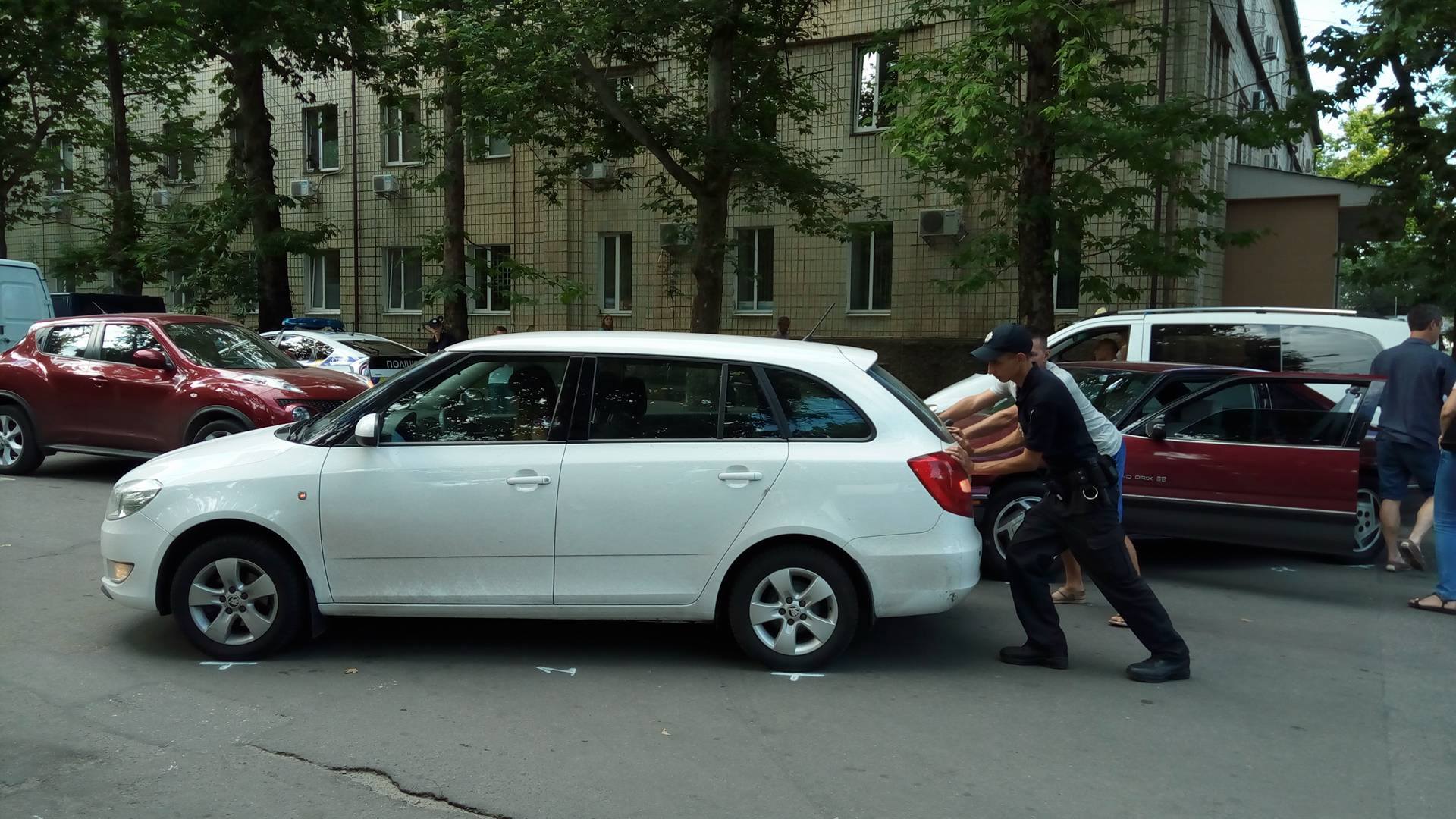 У Миколаєві дві жінки за кермом не поділили дорогу