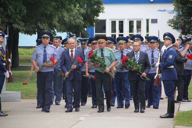 Третина українських льотчиків вже має бойовий досвід в АТО, - Муженко - фото 1