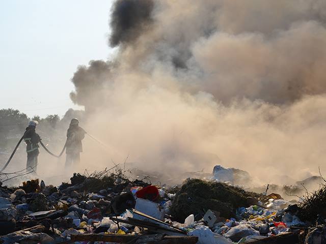 На Миколаївщині знов палало стихійне сміттєзвалище - фото 7