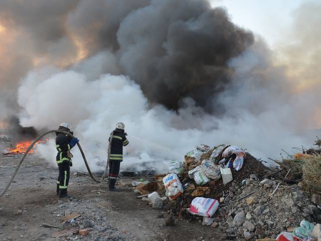 На Миколаївщині знов палало стихійне сміттєзвалище - фото 6