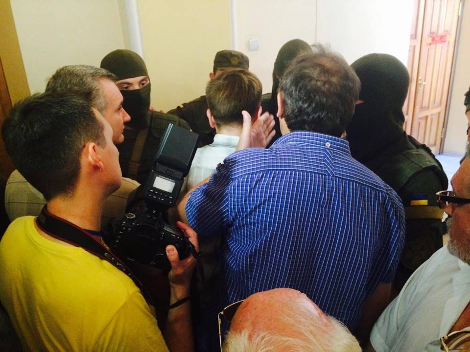 У Харкові автоматники не пускають журналістів на суд у справі екс-нардепа від КПУ  - фото 3