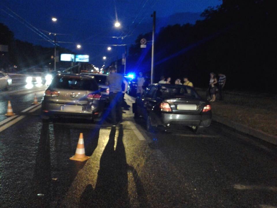 На Білгородському шосе водій влаштував аварію за принципом доміно  - фото 3