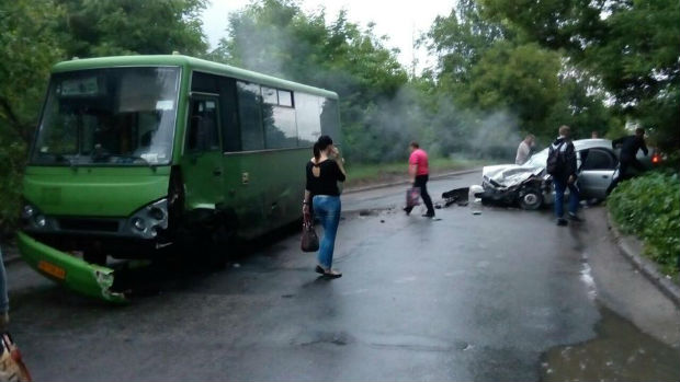 У Харкові збыльшилася кількість постраждалих у ДТП з маршруткою - фото 1