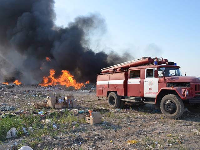 На Миколаївщині знов палало стихійне сміттєзвалище - фото 4