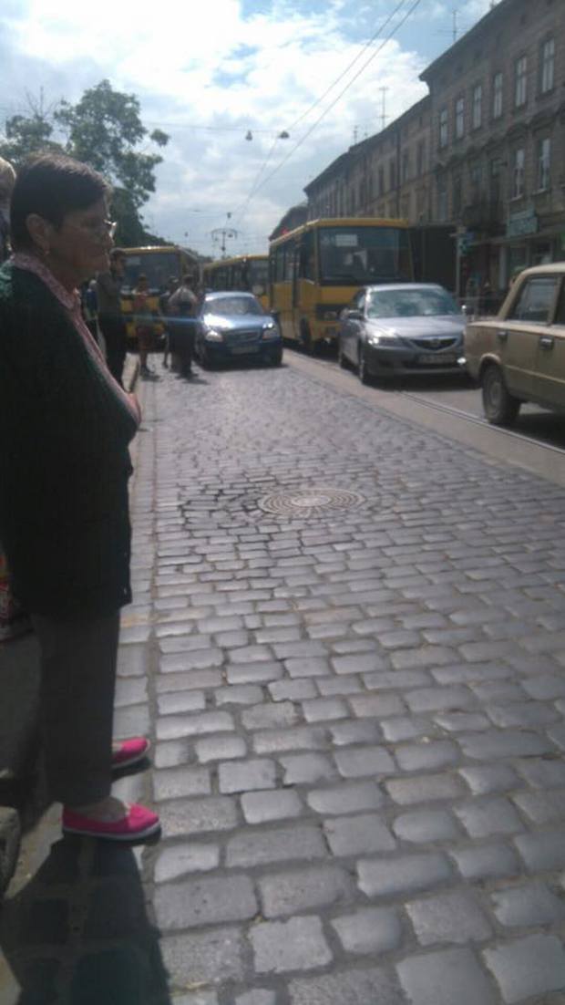 Вулиця Городоцька традиційно погрузла у корках (ФОТО) - фото 1