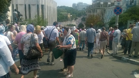Гундяєвський парад перетворився на "карнавал" жебраків - фото 2