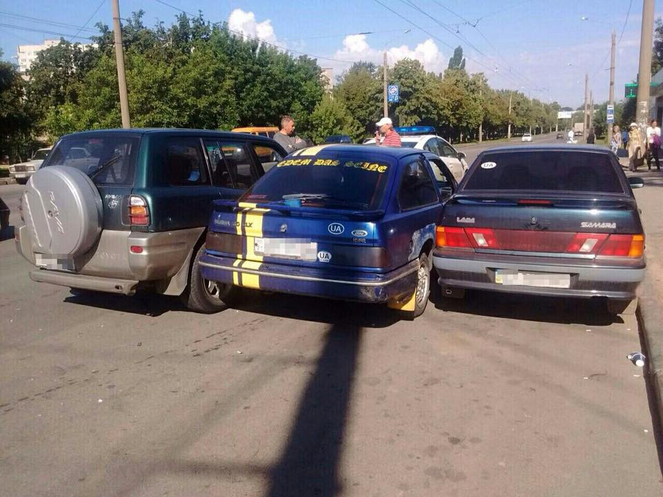 У Харкові три авто не поділили перехрестя  - фото 2
