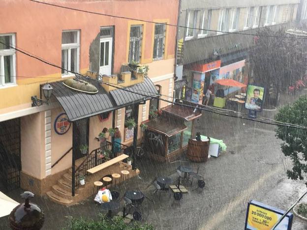 Ужгородом пронісся потужний шторм - фото 2 Ужгородом пронісся потужний шторм - фото 2