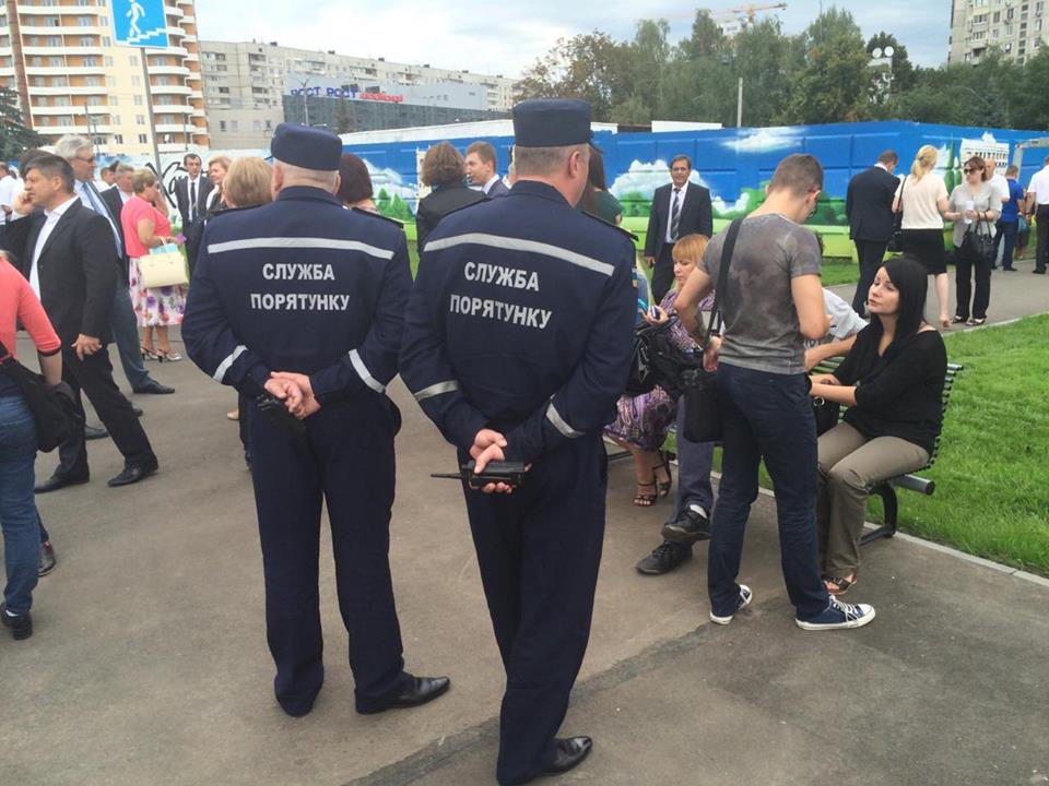У Харкові з поліцією та рятувальниками зустрічають Порошенко  - фото 4