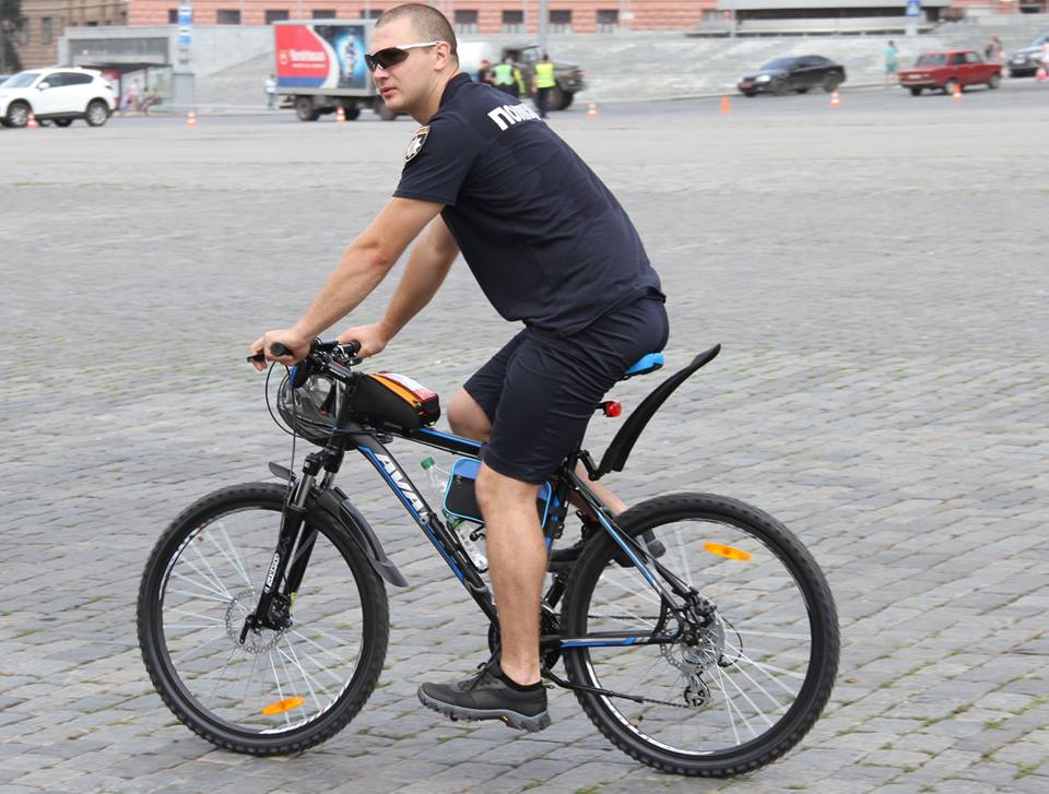 У Харкові з’явилися копи на велосипедах  - фото 3