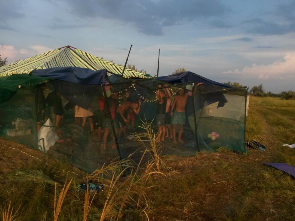На Кінбурні шторм зніс палатки відпочивальників - фото 3