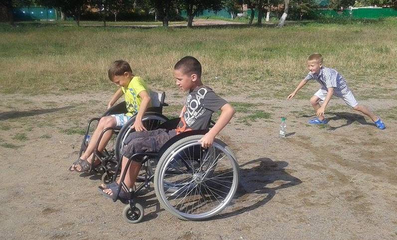  Вінничан на "Інклюзивному марафоні" навчали допомагати  людям з інвалідністю  - фото 4