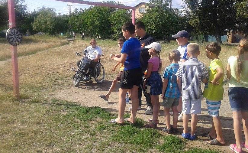  Вінничан на "Інклюзивному марафоні" навчали допомагати  людям з інвалідністю  - фото 8