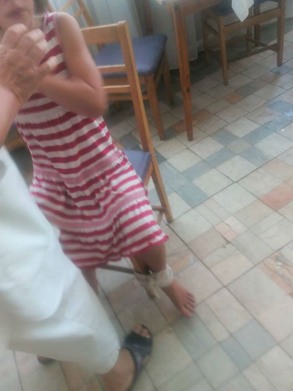 У дитячому таборі на Київщині вихователі прив'язали дівчинку до стільця, аби заспокоїти  - фото 2
