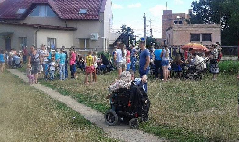  Вінничан на "Інклюзивному марафоні" навчали допомагати  людям з інвалідністю  - фото 6