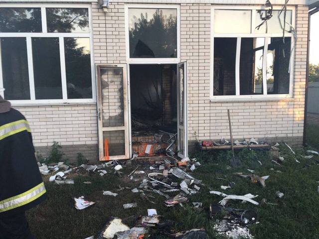 Адвокату "діамантового прокурора" Козаченку спалили дім - фото 3