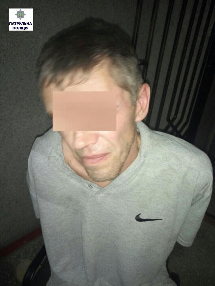 У Миколаєві перехожий з пивом порізав чоловіка пляшкою