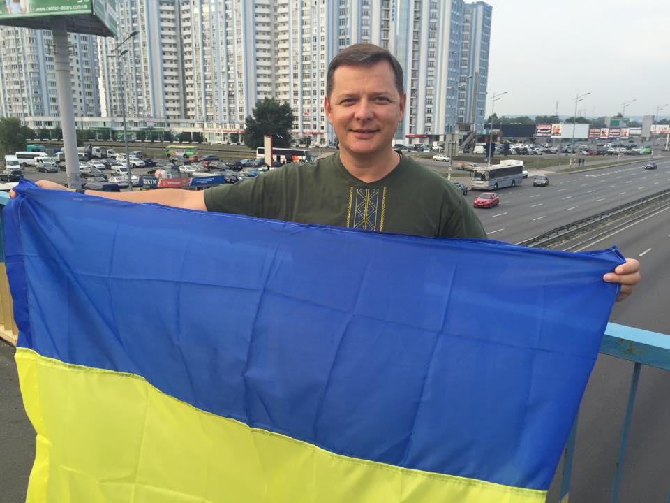 Ляшко з українським прапором погрожує окупувати Москву  - фото 1