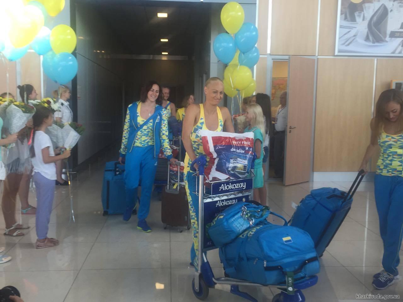 У Харкові зустріли олімпійську збірну України з синхронного плавання - фото 3
