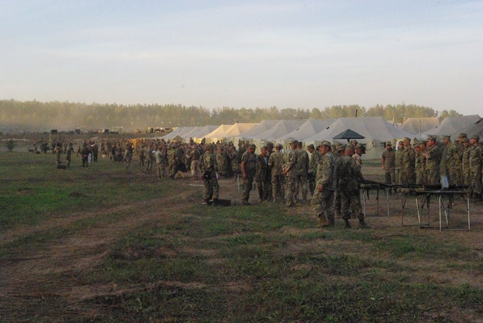 Під Харковом зібрали армійський резерв для військових навчань  - фото 7