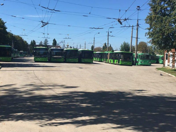 Де перебувають харківські тролейбуси, що не вийшли на маршрут (ФОТОФАКТ) - фото 1