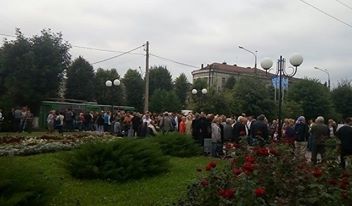 У Харкові кілька сотень комунальників Кернеса пікетують обленерго - фото 5