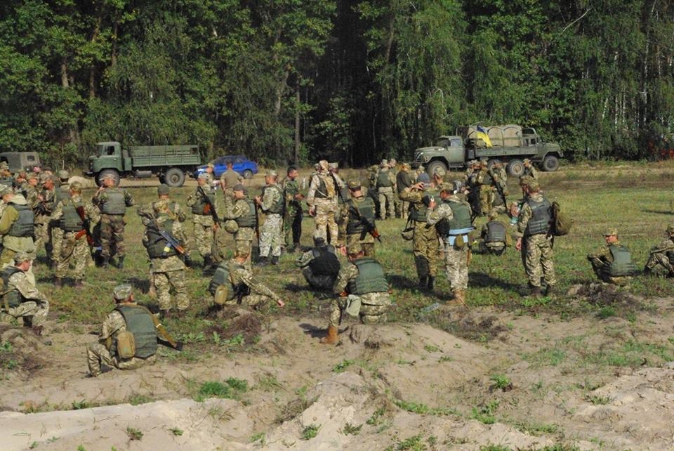 Під Харковом зібрали армійський резерв для військових навчань  - фото 4