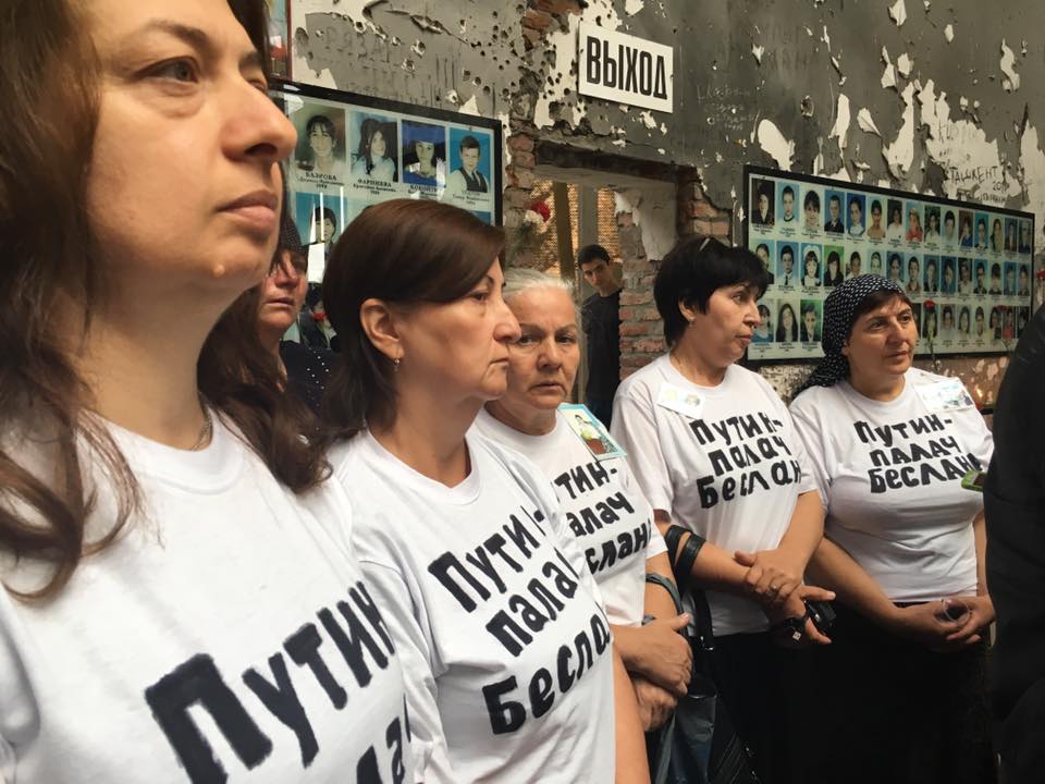 "Путін - кат" або як на Росії розганяли мітинг "Матерів Беслана" - фото 1